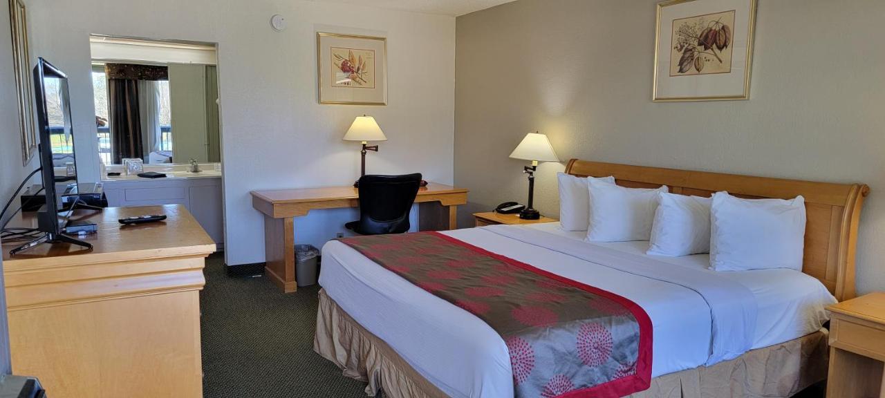 รามาดา บาย วินด์แฮม แอนด์ สวีท วอร์เนอร์ โรบินส์ Hotel ภายนอก รูปภาพ