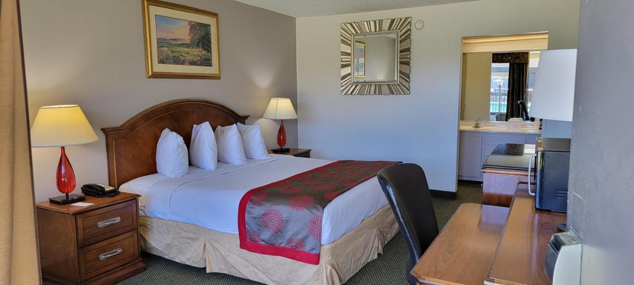 รามาดา บาย วินด์แฮม แอนด์ สวีท วอร์เนอร์ โรบินส์ Hotel ภายนอก รูปภาพ