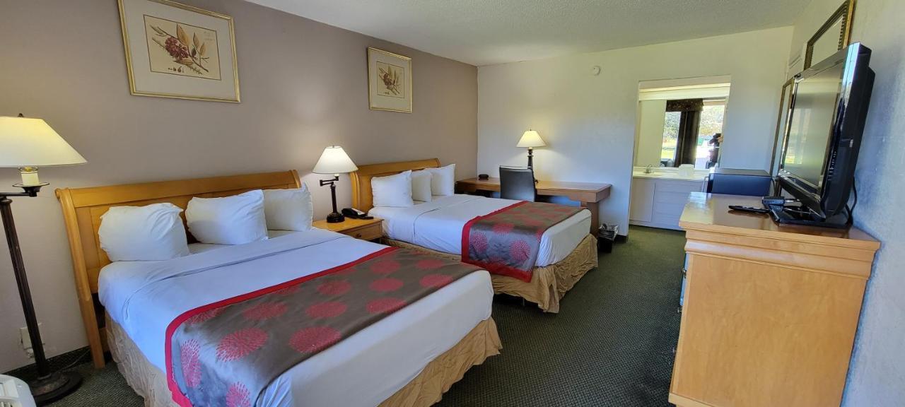 รามาดา บาย วินด์แฮม แอนด์ สวีท วอร์เนอร์ โรบินส์ Hotel ภายนอก รูปภาพ
