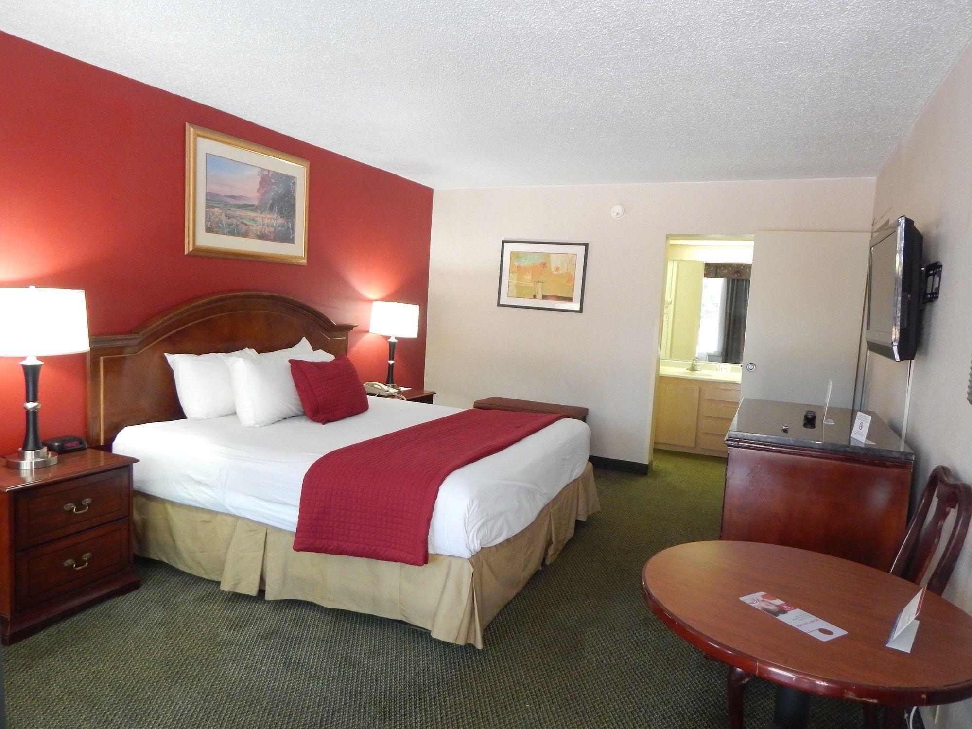 รามาดา บาย วินด์แฮม แอนด์ สวีท วอร์เนอร์ โรบินส์ Hotel ภายนอก รูปภาพ