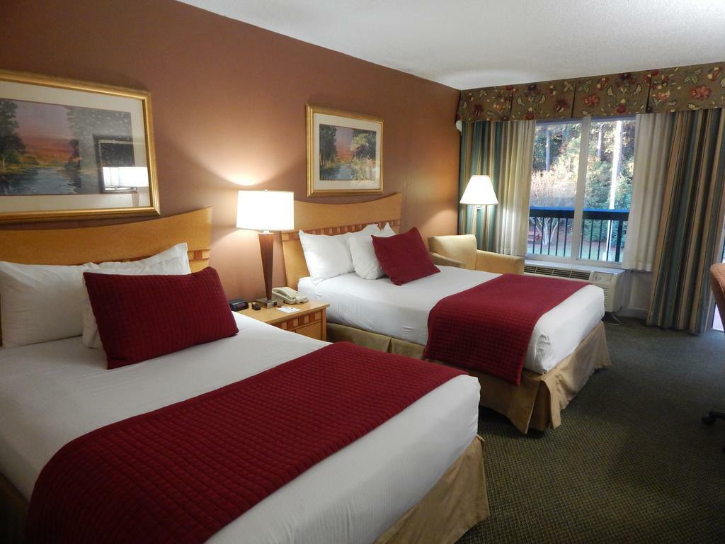 รามาดา บาย วินด์แฮม แอนด์ สวีท วอร์เนอร์ โรบินส์ Hotel ภายนอก รูปภาพ