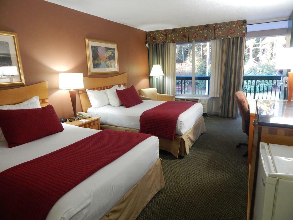 รามาดา บาย วินด์แฮม แอนด์ สวีท วอร์เนอร์ โรบินส์ Hotel ภายนอก รูปภาพ