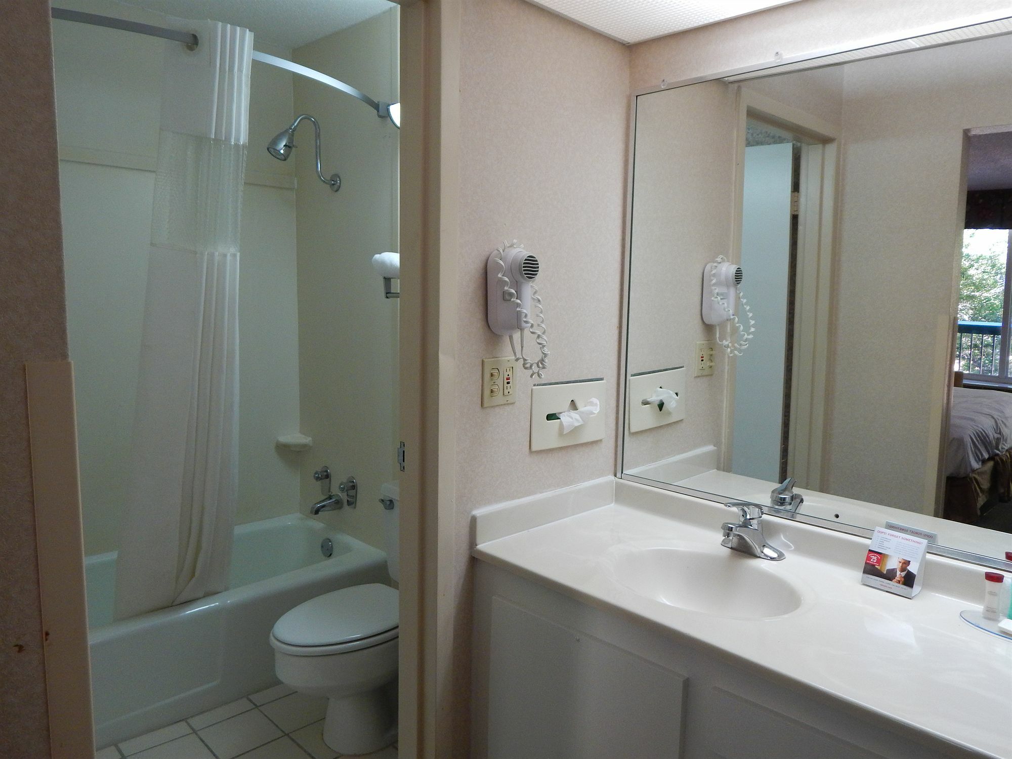 รามาดา บาย วินด์แฮม แอนด์ สวีท วอร์เนอร์ โรบินส์ Hotel ภายนอก รูปภาพ