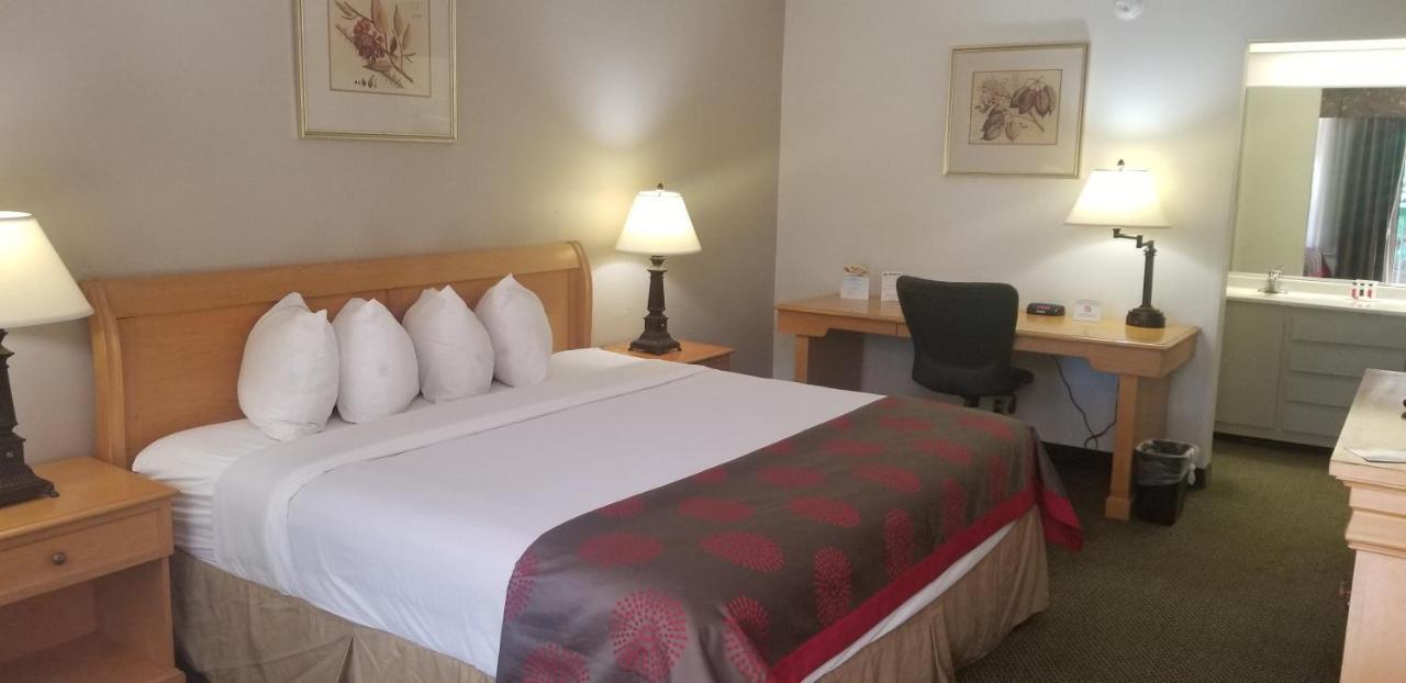 รามาดา บาย วินด์แฮม แอนด์ สวีท วอร์เนอร์ โรบินส์ Hotel ภายนอก รูปภาพ