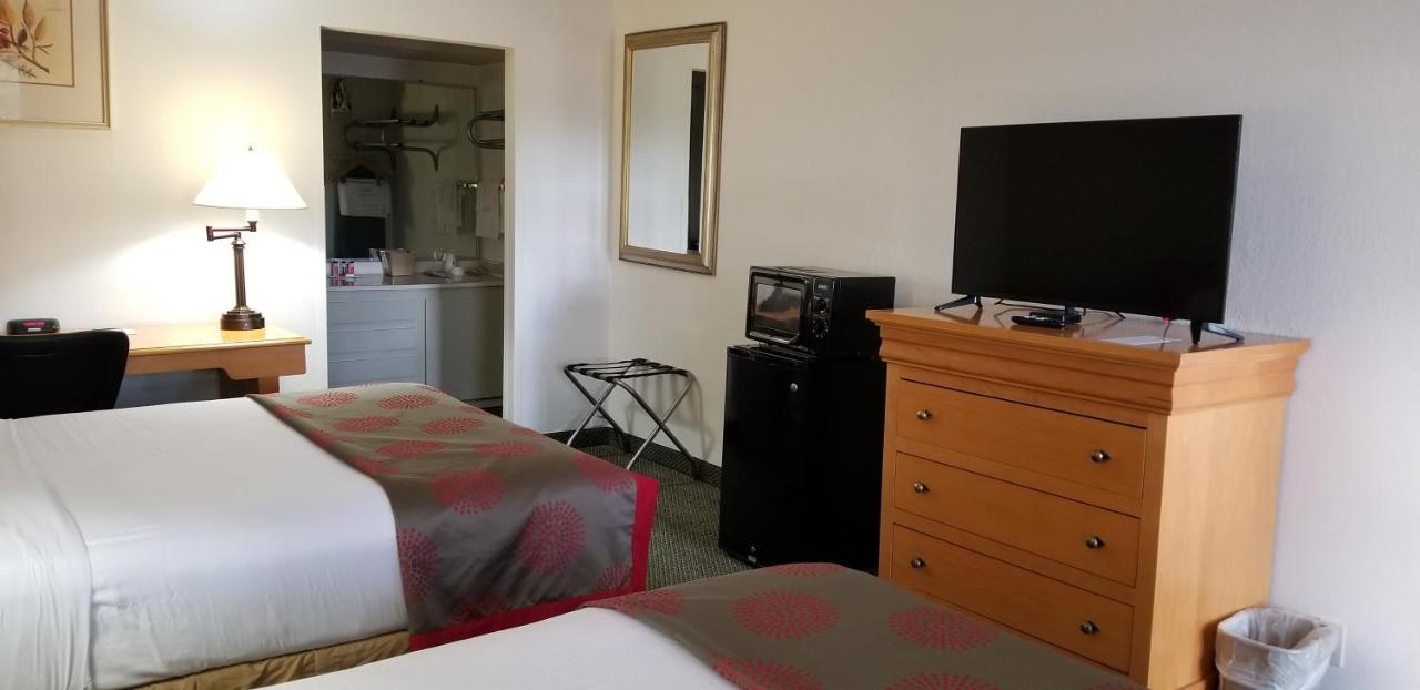 รามาดา บาย วินด์แฮม แอนด์ สวีท วอร์เนอร์ โรบินส์ Hotel ภายนอก รูปภาพ