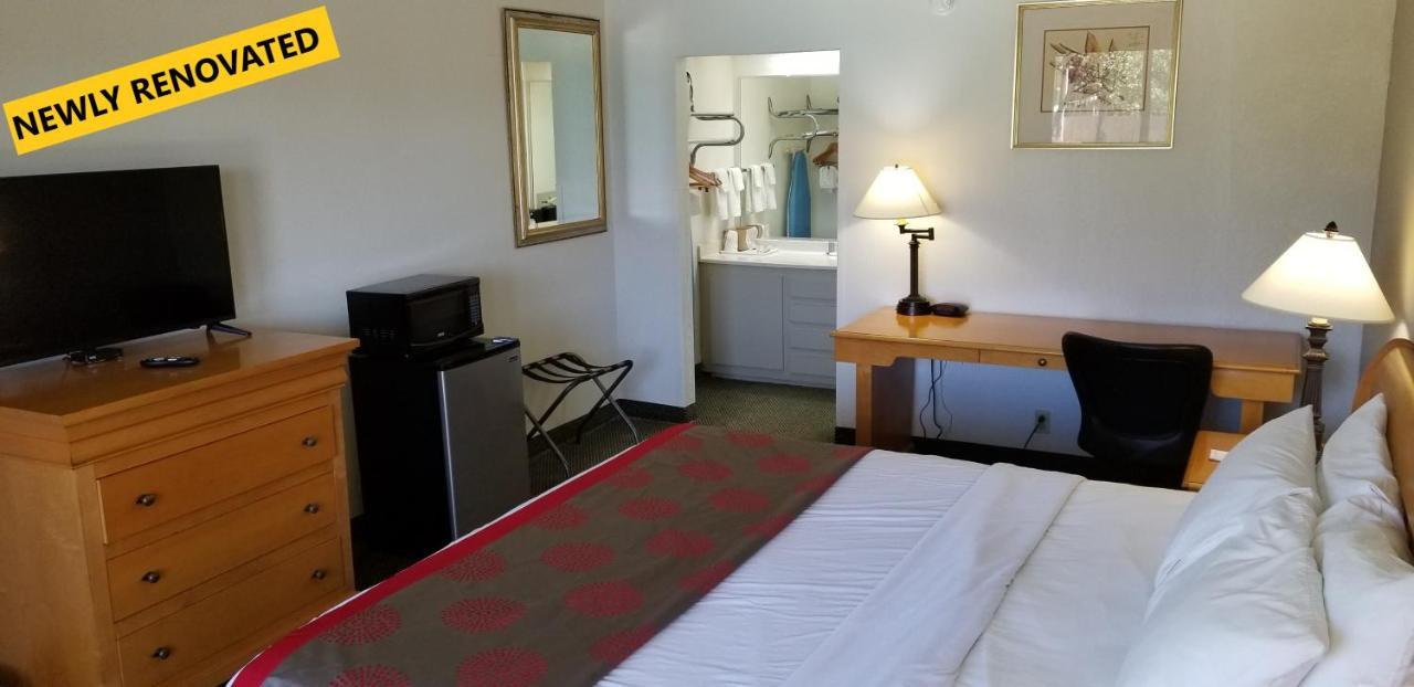 รามาดา บาย วินด์แฮม แอนด์ สวีท วอร์เนอร์ โรบินส์ Hotel ภายนอก รูปภาพ